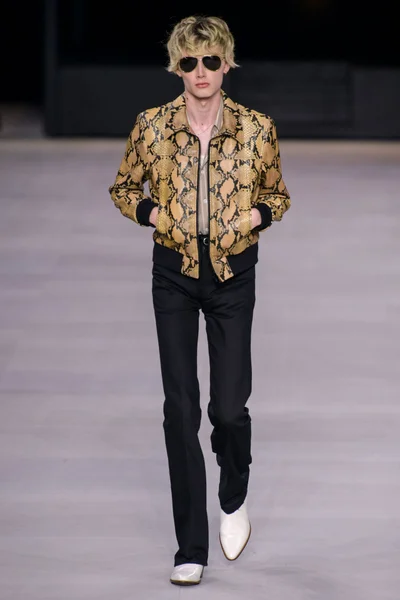 Look 28